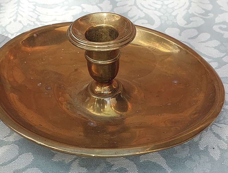 A COLLECTION OF BRASS CANDLE HOLDERS AND A DEFUSER SOLD AS IS