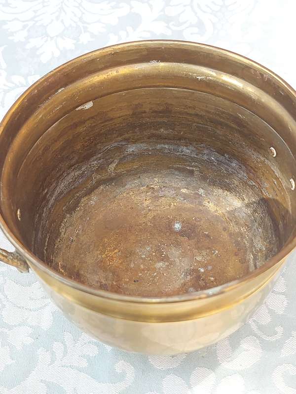 A VINTAGE BRASS FOOTED POTPLANT HOLDER SOLD AS IS R200