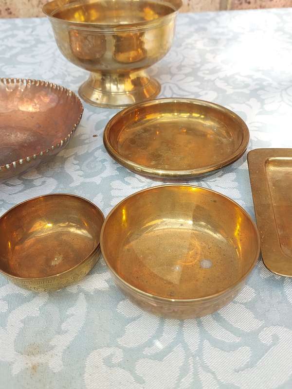A COLLECTION JOBLOT BRASS UTENSILS SOLD AS IS R450