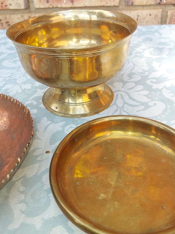 A COLLECTION JOBLOT BRASS UTENSILS SOLD AS IS R450