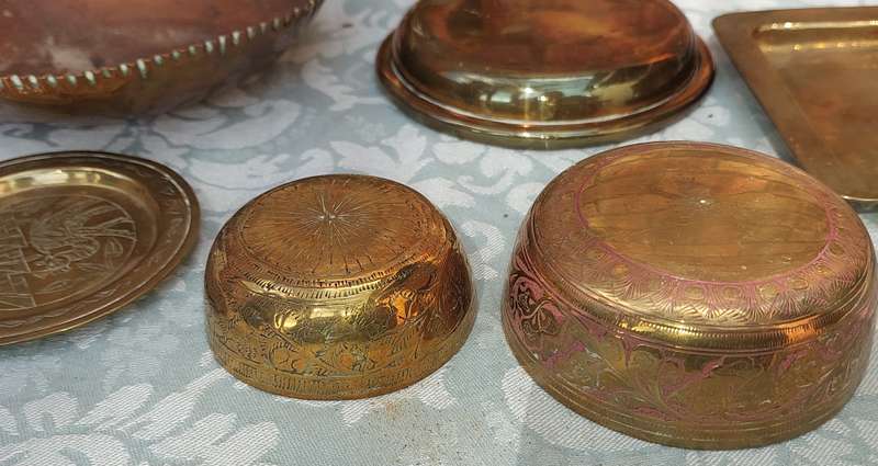 A COLLECTION JOBLOT BRASS UTENSILS SOLD AS IS R450