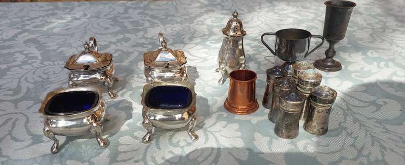 A COLLECTION OF VINTAGE KITCHEN UTENSILS SOLD AS IS