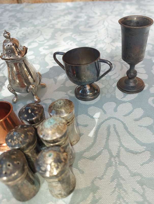 A COLLECTION OF VINTAGE KITCHEN UTENSILS SOLD AS IS