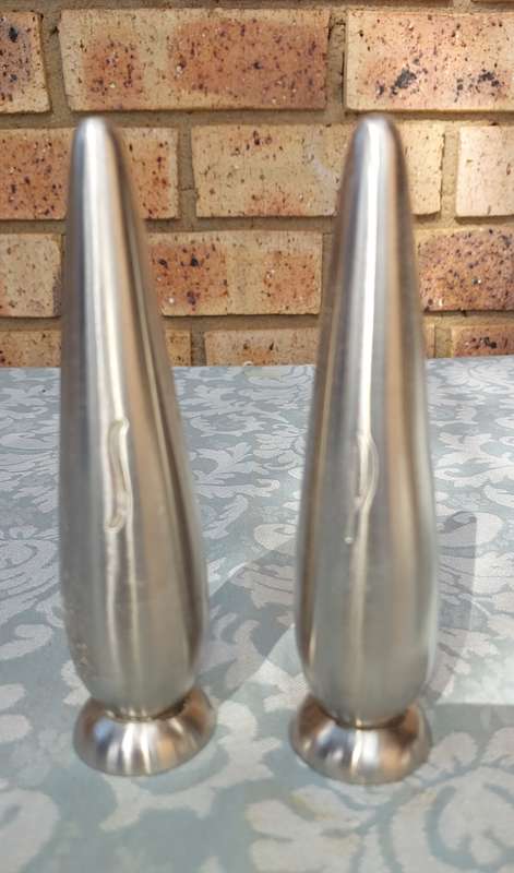 A PAIR OF STAINLESS STEEL SALT N PEPPER SHAKERS SOLD AS IS