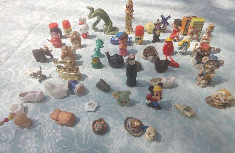 A JOB LOT COLLECTION CHARMS AND FIGURINES SOLD AS IS