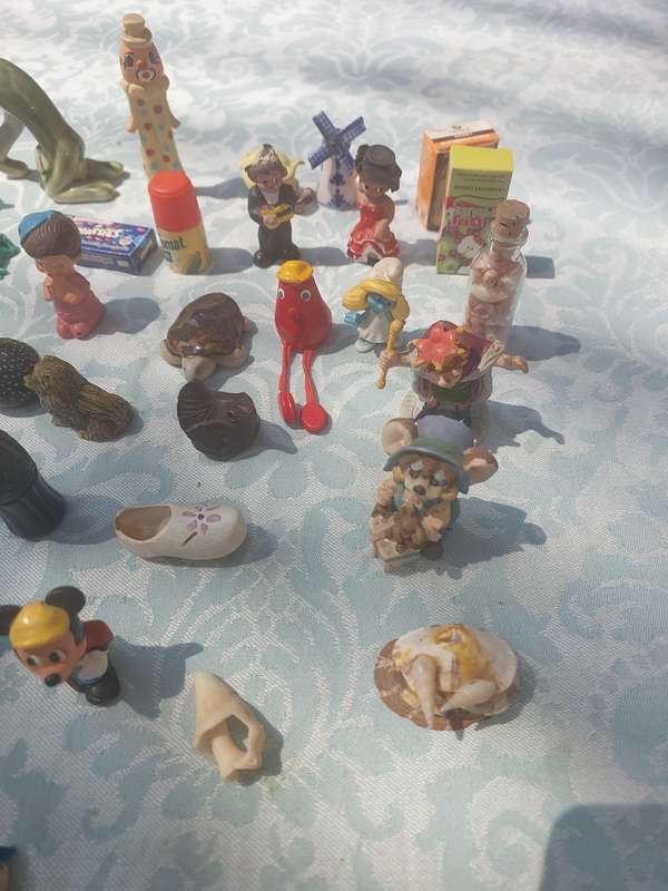 A JOB LOT COLLECTION CHARMS AND FIGURINES SOLD AS IS