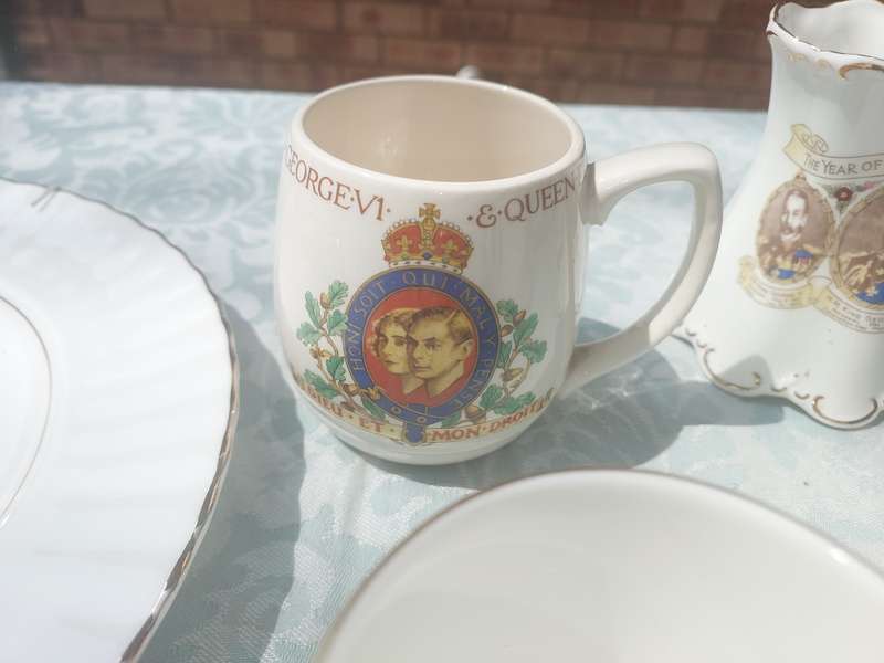 A COLLECTION OF BRITISH ROYAL CROCKERY SOLD AS IS