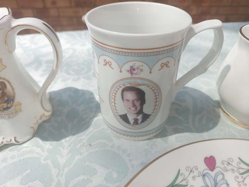 A COLLECTION OF BRITISH ROYAL CROCKERY SOLD AS IS