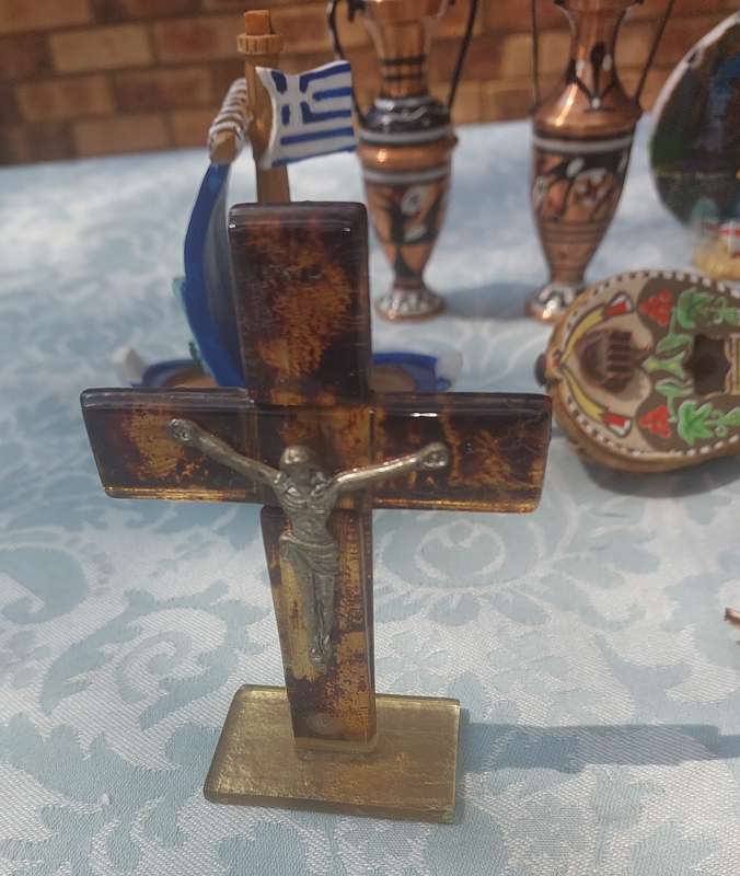 A VINTAGE JOBLOT COLLECTION FIGURINES SOLD AS IS