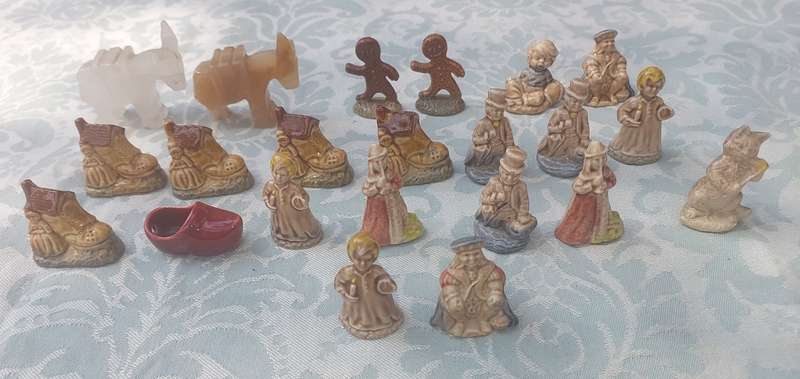 A COLLECTION OF 20 Vintage Wade Nursery Rhyme Figurines sold as is