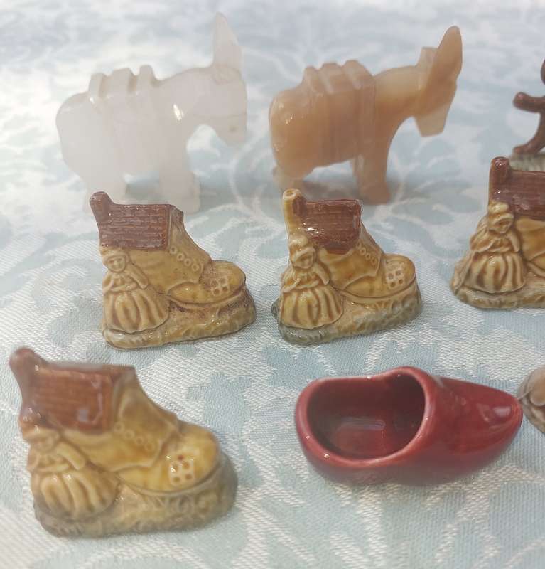 A COLLECTION OF 20 Vintage Wade Nursery Rhyme Figurines sold as is