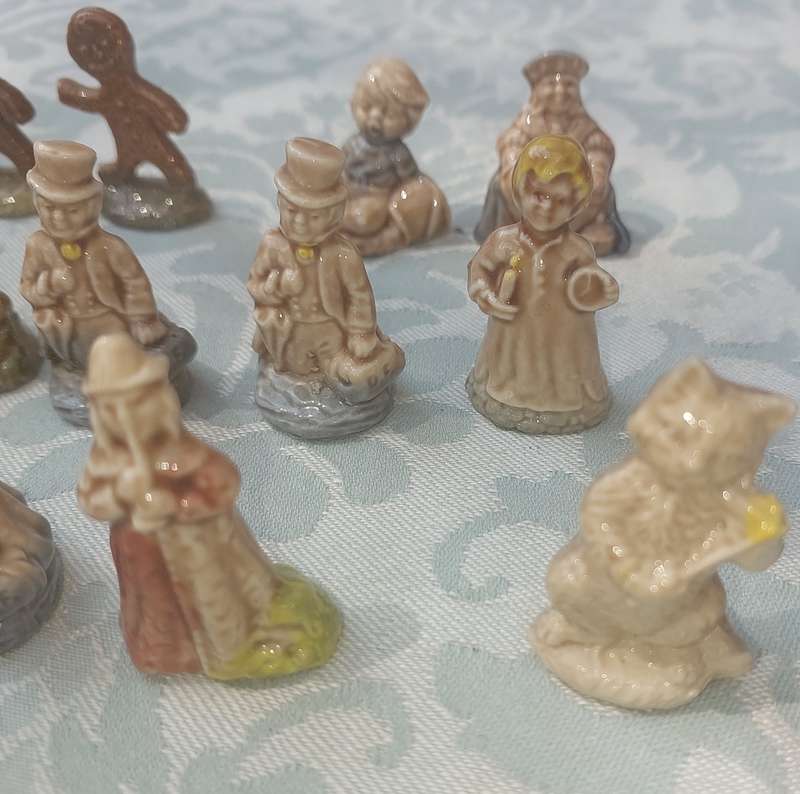 A COLLECTION OF 20 Vintage Wade Nursery Rhyme Figurines sold as is