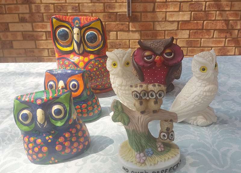 A VINTAGE COLLECTION OF ART DECOR OWL FIGURINES AND SCUPLTYRES SOLD AS IS