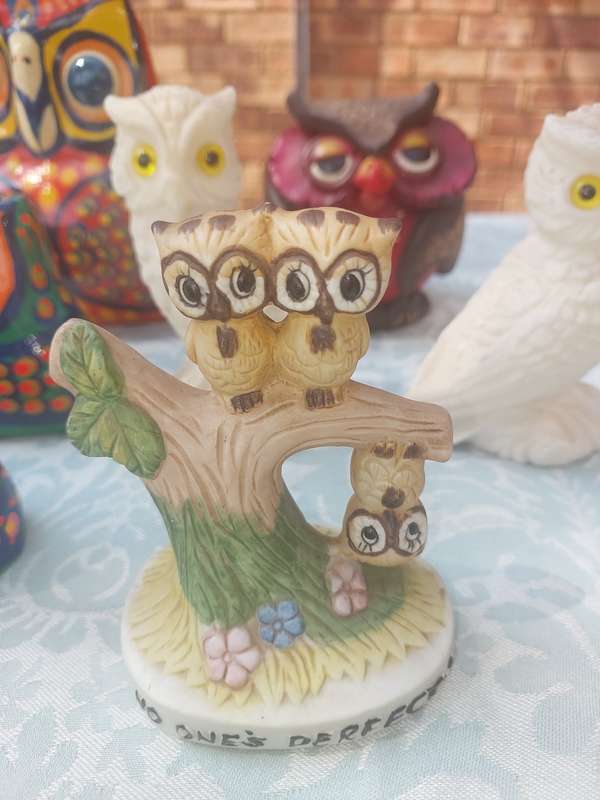 A VINTAGE COLLECTION OF ART DECOR OWL FIGURINES AND SCUPLTYRES SOLD AS IS