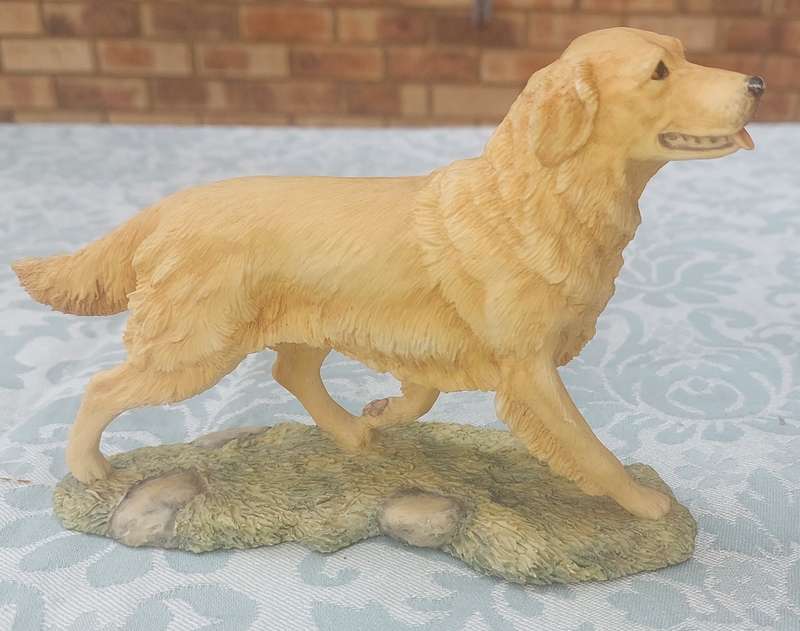 TWO VINTAGE HIGLY COLLECTABLE GOLDEN RETRIEVERS