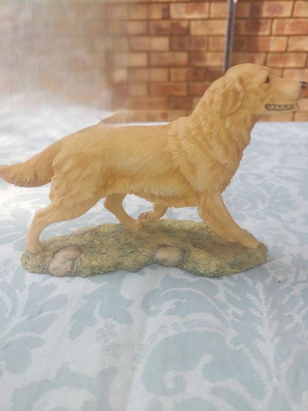 TWO VINTAGE HIGLY COLLECTABLE GOLDEN RETRIEVERS
