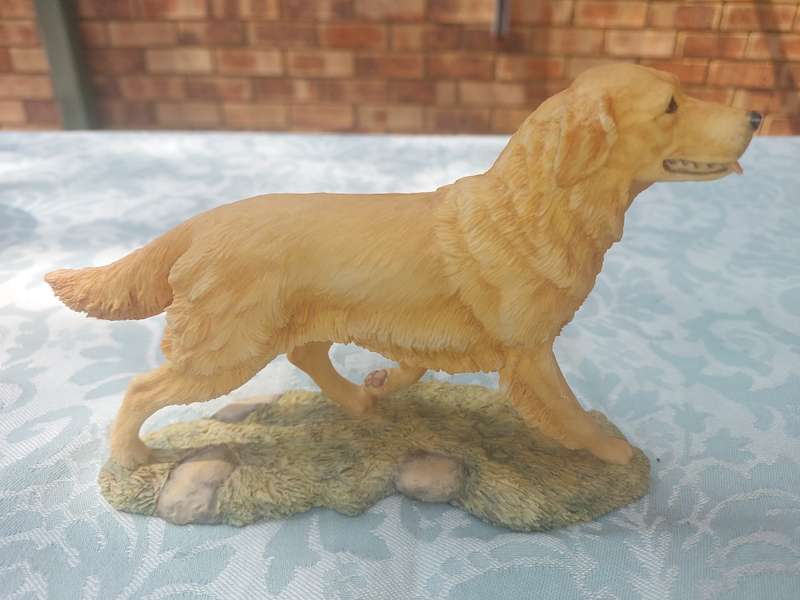 TWO VINTAGE HIGLY COLLECTABLE GOLDEN RETRIEVERS