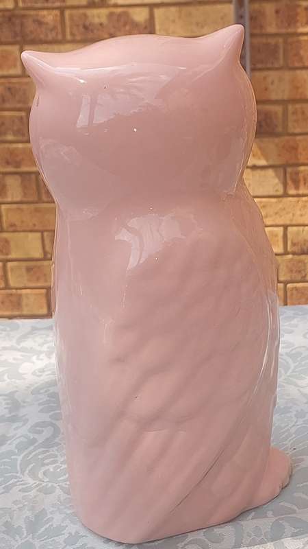 A 31 CENTIMETER PINK COLOURED CERAMIC WITH GOOD INLAY OWL STATUE