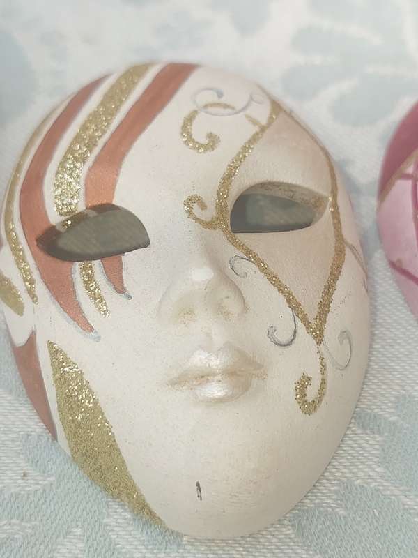A 31 CENTIMETER PINK COLOURED CERAMIC WITH GOOD INLAY OWL STATUE