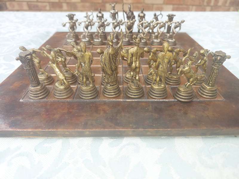 A VINTAGE COPPER AND BRONZE CHESS SET SOLD AS IS