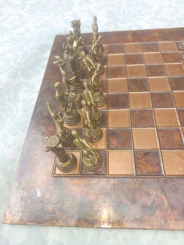 A VINTAGE COPPER AND BRONZE CHESS SET SOLD AS IS