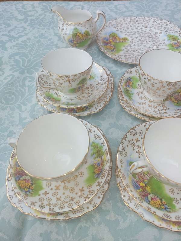 A VINTAGE BONE CHINA AI COLCLOUGH MADE IN ENLAND