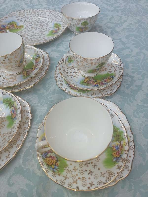 A VINTAGE BONE CHINA AI COLCLOUGH MADE IN ENLAND
