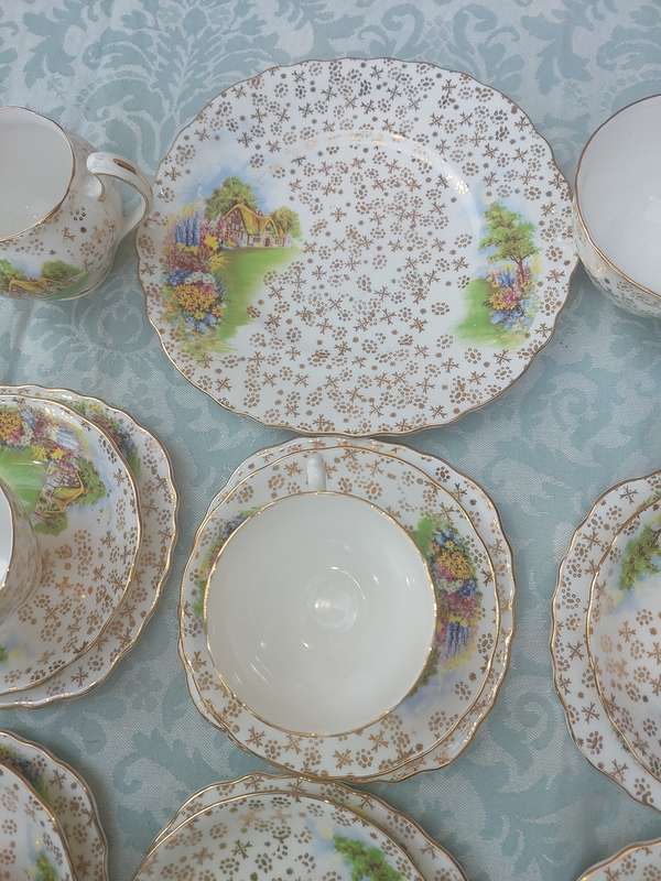 A VINTAGE BONE CHINA AI COLCLOUGH MADE IN ENLAND