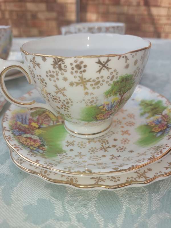 A VINTAGE BONE CHINA AI COLCLOUGH MADE IN ENLAND