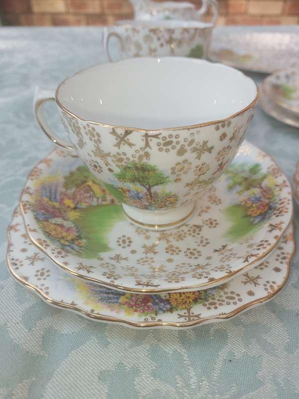 A VINTAGE BONE CHINA AI COLCLOUGH MADE IN ENLAND