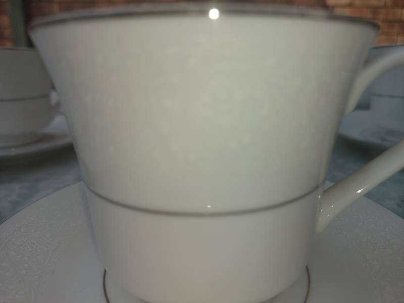 A SILVER LACE FINE CHINA JAPAN  17 PIECE TEASET SOLD AS