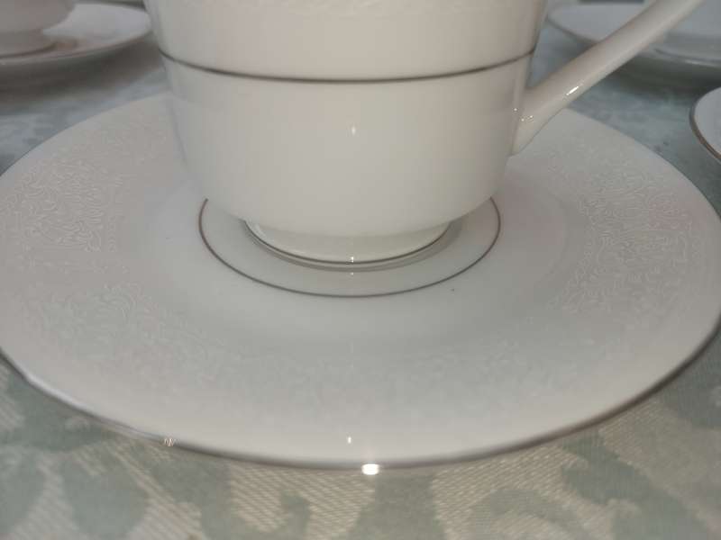 A SILVER LACE FINE CHINA JAPAN  17 PIECE TEASET SOLD AS