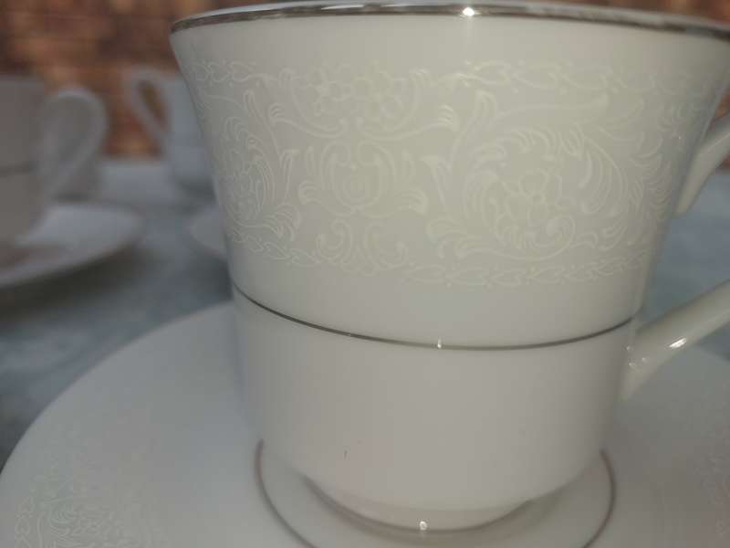 A SILVER LACE FINE CHINA JAPAN  17 PIECE TEASET SOLD AS