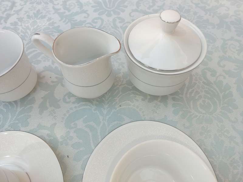 A SILVER LACE FINE CHINA JAPAN  17 PIECE TEASET SOLD AS
