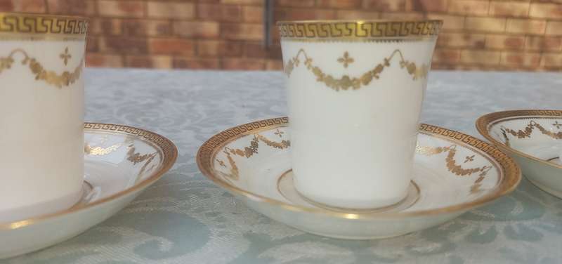A SET OF 3 VINTAGE THE PARAGON  CHINA MADE IN ENGLAND TEA CUP SET WTH GOLD INLAY SOLD AS IS
