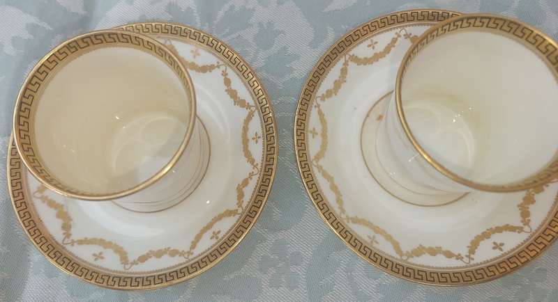 A SET OF 3 VINTAGE THE PARAGON  CHINA MADE IN ENGLAND TEA CUP SET WTH GOLD INLAY SOLD AS IS