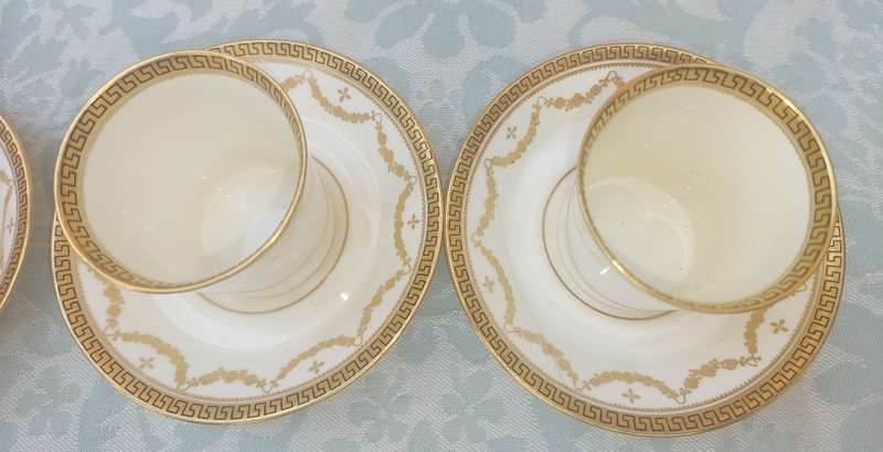 A SET OF 3 VINTAGE THE PARAGON  CHINA MADE IN ENGLAND TEA CUP SET WTH GOLD INLAY SOLD AS IS