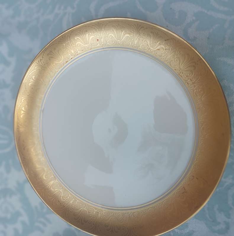 A COLLECTION OF 3 VINTAGE HERTEL JACOBS BAVARIA GERMANY KUNST PLATES SOLD AS IS