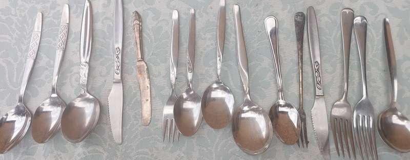 A VINTAGE JOBLOT MIXED CUTLERY SOLD AS IS