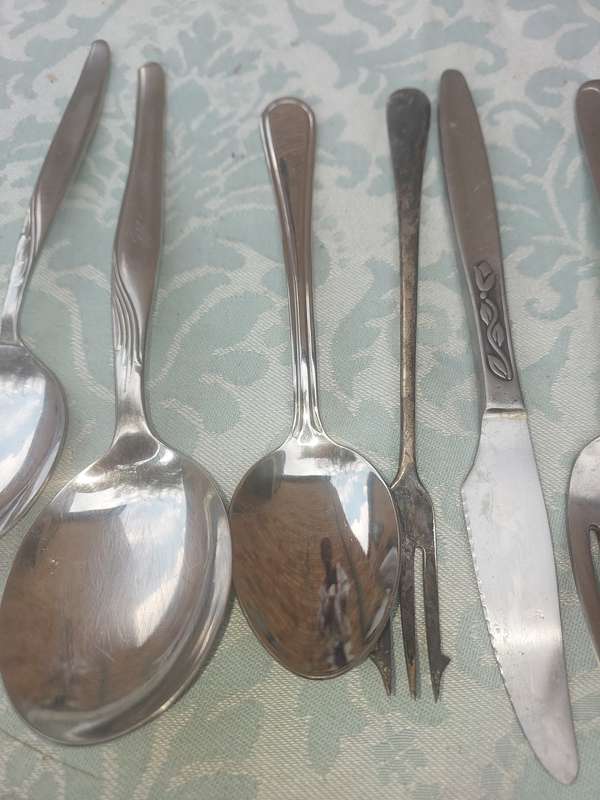 A VINTAGE JOBLOT MIXED CUTLERY SOLD AS IS