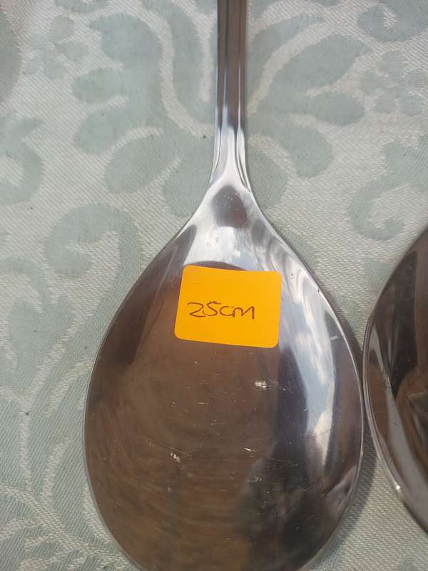 A SET OF 3 25CMS STAINLESS STEEL TABLE SPOONS SOLD AS IS
