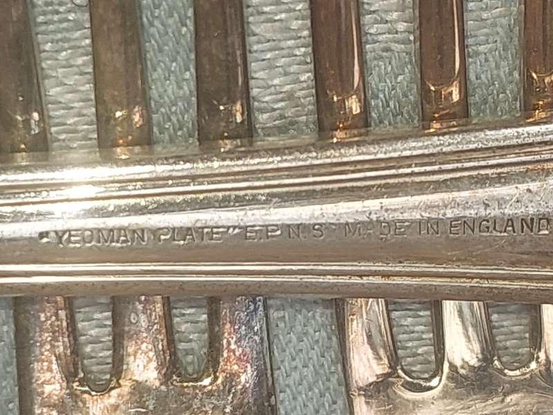 A VINTAGE SET OF 6 YEOMAN EPNS MADE IN ENGLAND DESERT FORKS SOLD AS IS