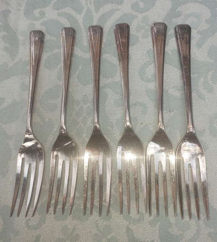 A VINTAGE SET OF 6 DESERT FORKS EPNS SOLD AS IS
