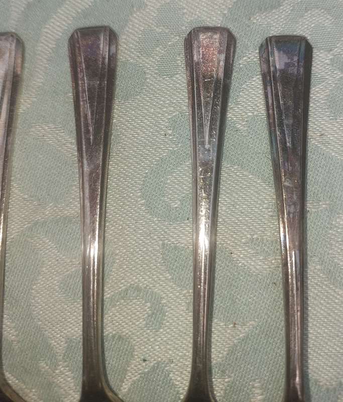 A VINTAGE SET OF 6 DESERT FORKS EPNS SOLD AS IS