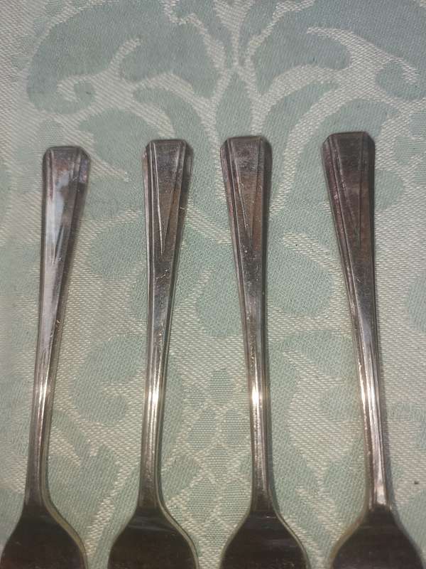 A VINTAGE SET OF 6 DESERT FORKS EPNS SOLD AS IS