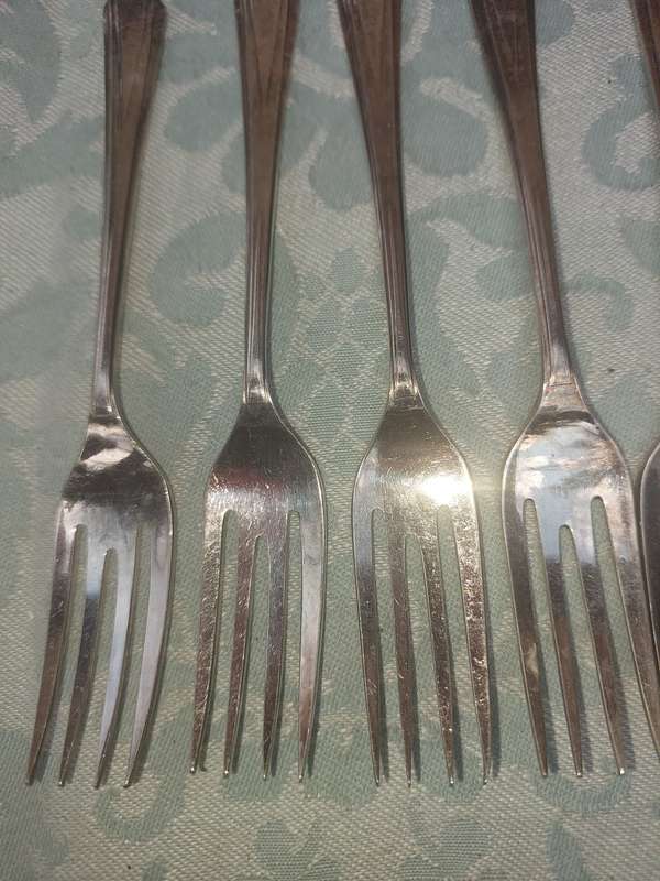 A VINTAGE SET OF 6 DESERT FORKS EPNS SOLD AS IS