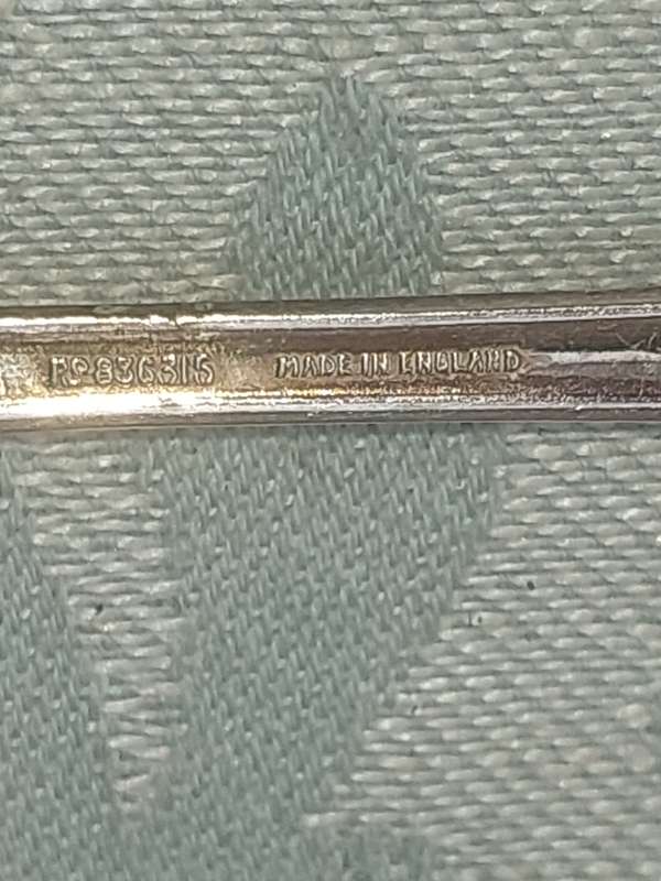 A 19 PIECE DESERT FORKS AND CAKE CUTTER SET EPNS MADE IN ENGLAND SOLD AS IS