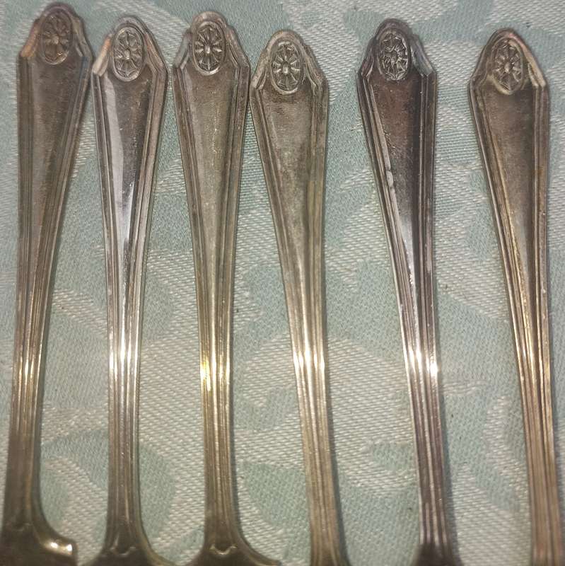 A VINTAGE SET OF 6 DESERT FORKS EPNS MADE IN ENGLAND SOLD AS IS R100
