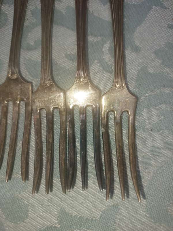A VINTAGE SET OF 6 DESERT FORKS EPNS MADE IN ENGLAND SOLD AS IS R100