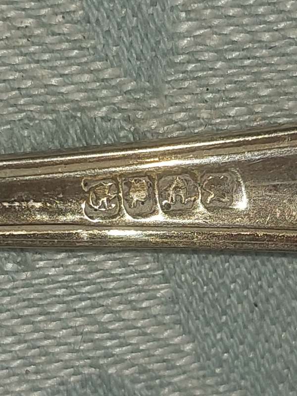 A VINTAGE SET OF 6 DESERT FORKS EPNS MADE IN ENGLAND SOLD AS IS R100